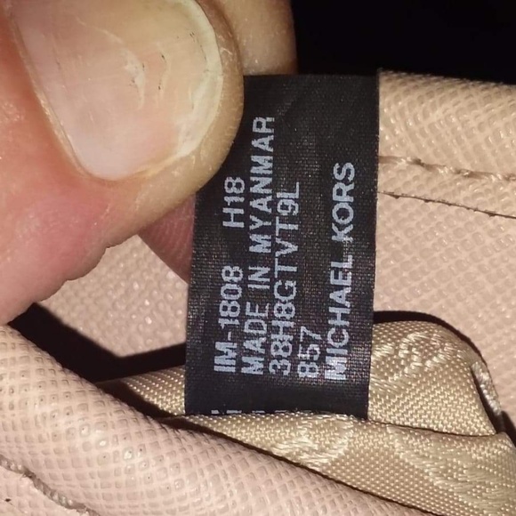 Micheal kors Handbag - Picture 7 of 7